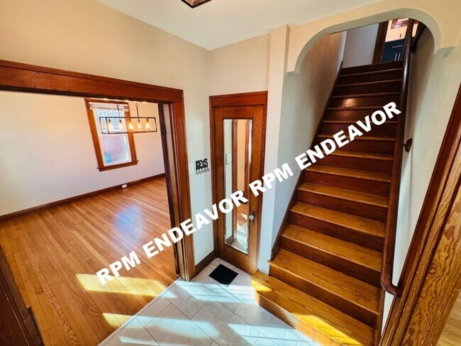 Building Photo - Downtown St. Charles 4BR Home | Walk to Main Street | Garage + Yard