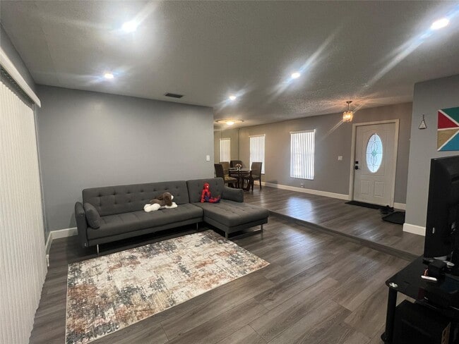 Foto del edificio - 7975 NW 8th St