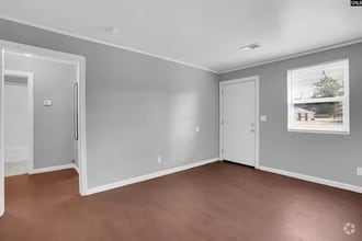 Building Photo - 913 Central Dr