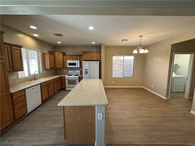 Building Photo - 11905 Alava Ave