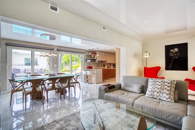 Building Photo - 235 SE 6th St