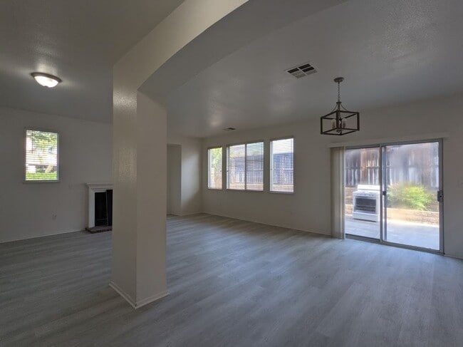 Building Photo - 8752 Grand Oaks Ct