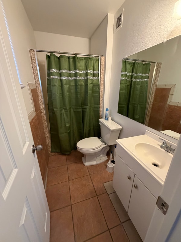 Building Photo - 8119 W Glenrosa Ave