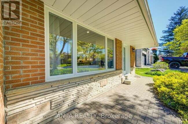 Building Photo - 80 Southdale Dr