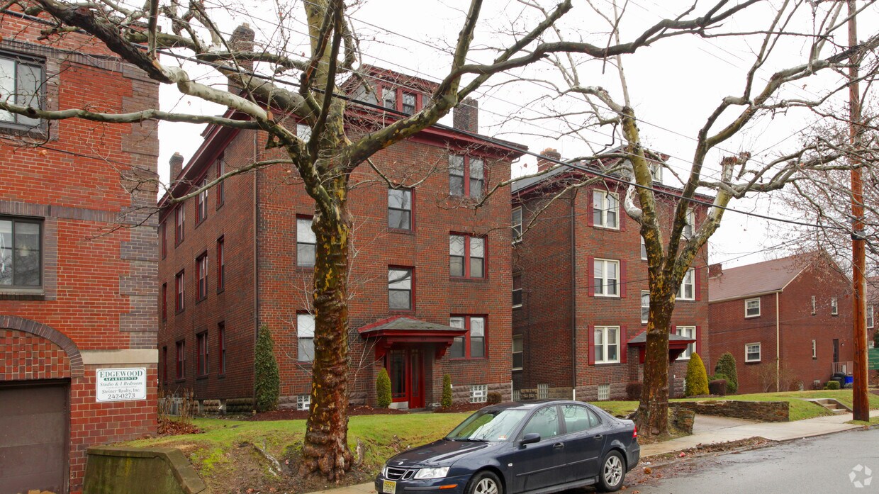 Foto del edificio - Pennwood Apartments