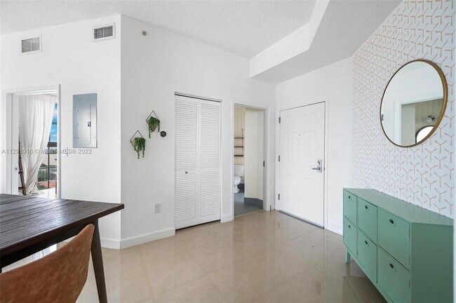 Building Photo - 2600 SW 27th Ave