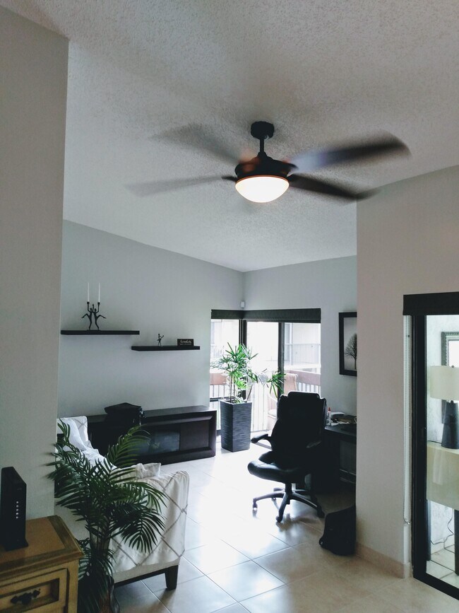 Foto del edificio - 2265 SW 15th St