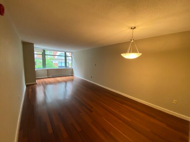 Building Photo - 1150 K St NW