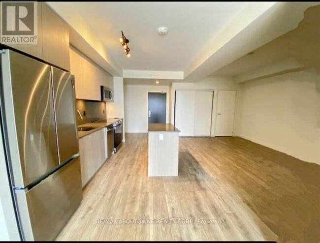 Building Photo - 133 Bronte Rd