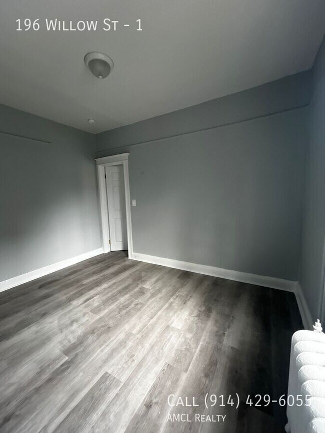 Building Photo - 196 Willow St