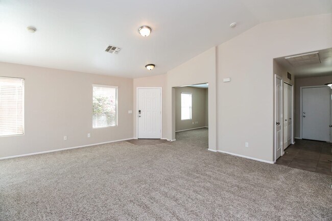 Building Photo - 40084 W Sanders Way
