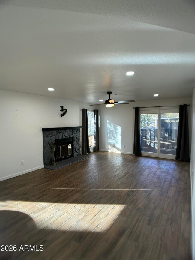 Foto del edificio - 905 N Beeline Hwy