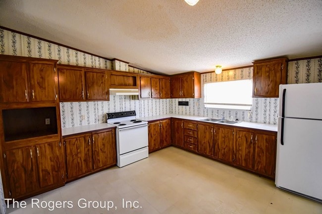 Building Photo - 3 br, 2 bath House - 955 Morgan Rd.