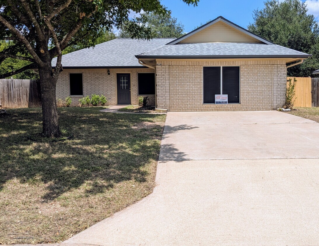 Foto principal - 614 Bent Wood Dr