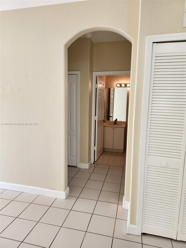 Foto del edificio - 1539 SE 27th St