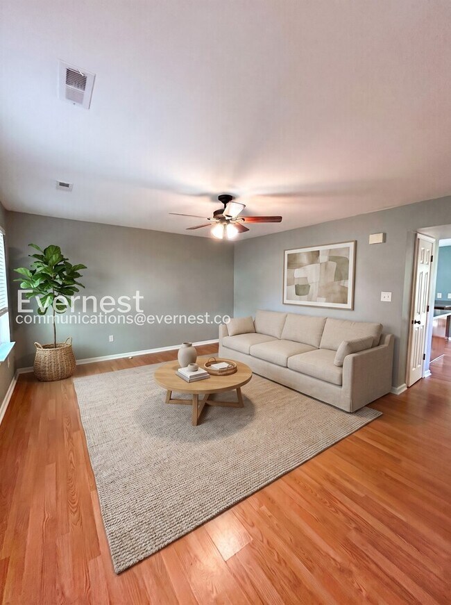Foto del edificio - 3 Bed/1.5 Bath Home with Fenced Yard / Available Now!