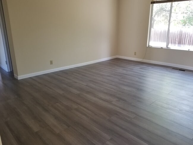 Foto del edificio - Gorgeous 3 Bedroom, 2 Bath home in great l...