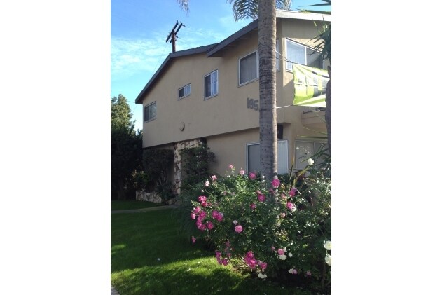 Foto del edificio - 18540 Chase St