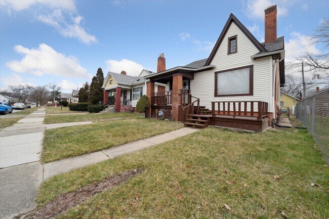 Building Photo - REDUCED MOVE IN COSTS - Section 8 only - 2...