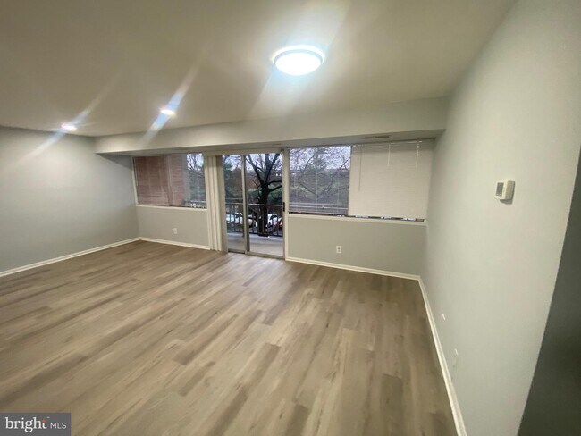 Foto del edificio - 5801 Quantrell Ave