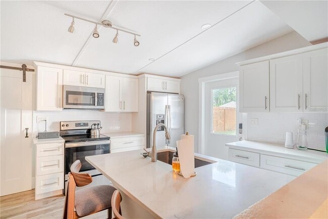 Building Photo - 4105 W Bay Ave