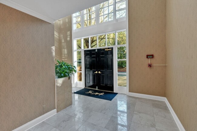 Building Photo - 25109 Plantation Dr NE