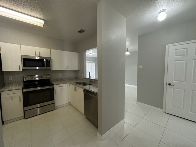Building Photo - 527 Villa Del Sol Cir
