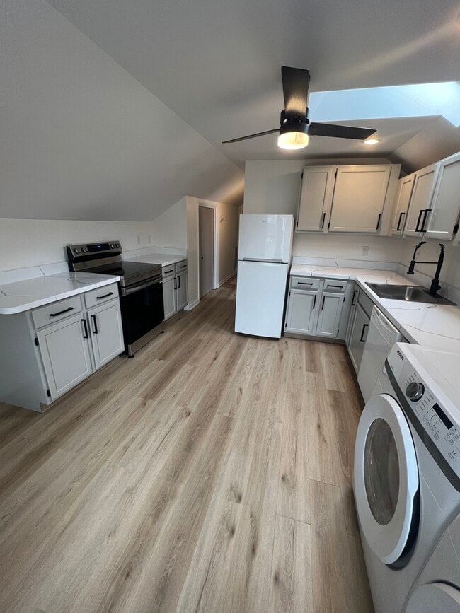 Building Photo - 353 S Old Middletown Rd