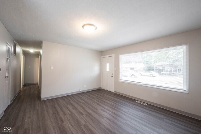 Building Photo - 4840 Leone Dr