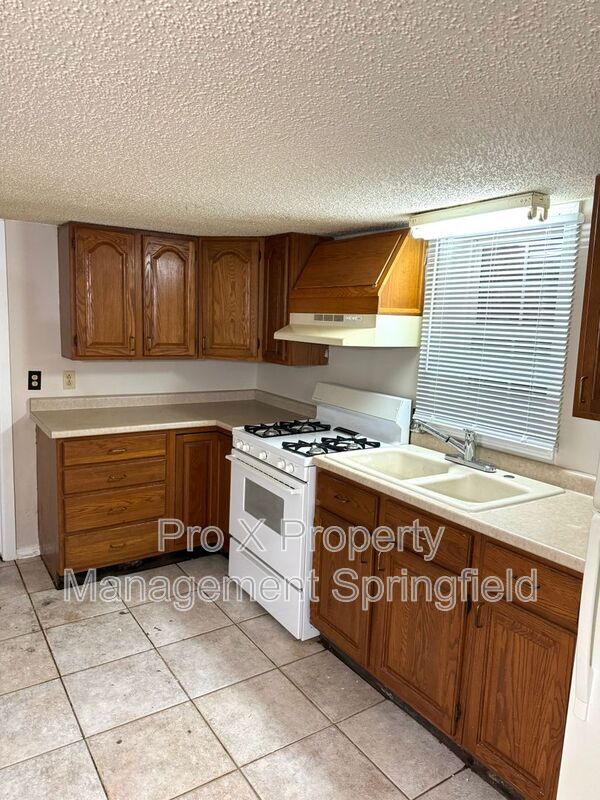 Foto del edificio - 2533 E Cherry St