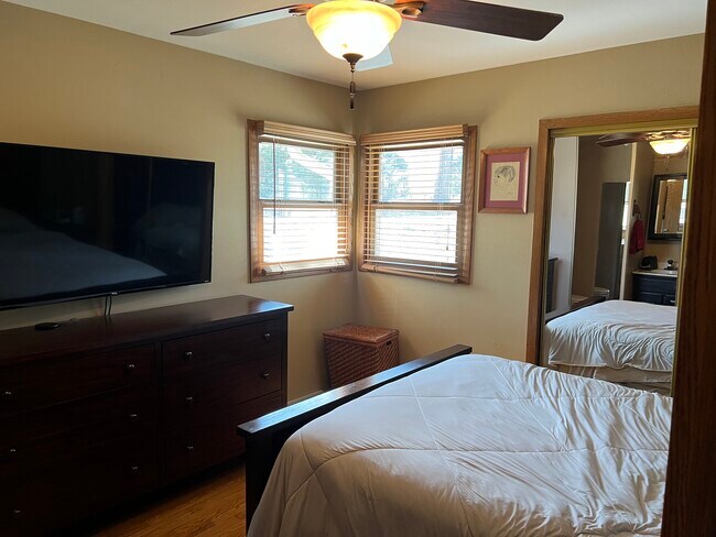 Master Bedroom with en-suite - N55W34585 Tweeden Ln