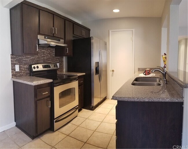 1595 Border Ave Unit H, Corona, CA 92882 Condo for Rent in Corona, CA