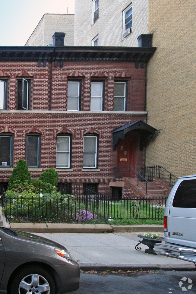 Building Photo - 291 Sterling St