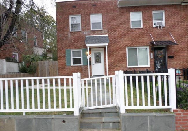 Building Photo - 129 W Reed Ave