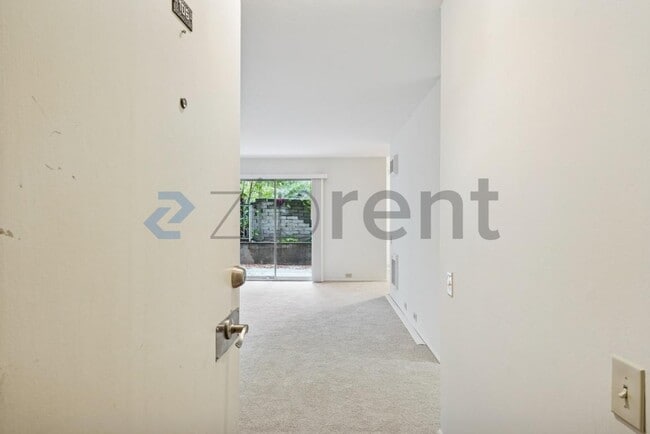 Building Photo - 365 Perkins St