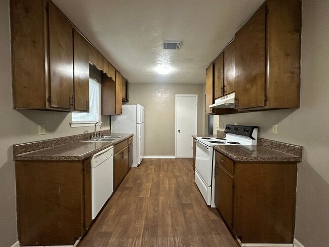 Building Photo - 749 Pointe Ct
