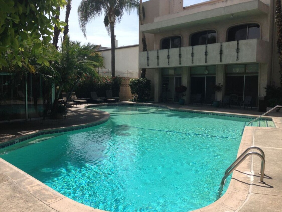 Foto principal - COMPLETELY UPDATED AND REMODELED ENCINO SP...