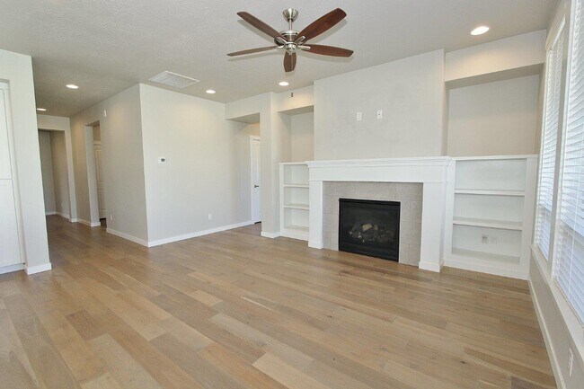 Foto del edificio - 2174 E Mendota Dr