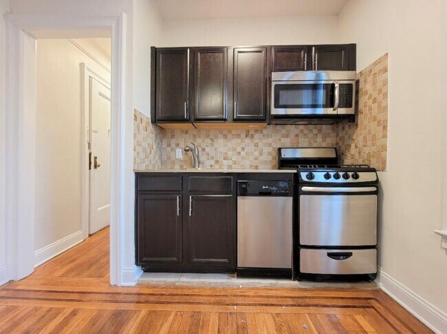 Foto del edificio - 0 bedroom in ASTORIA NY 11106