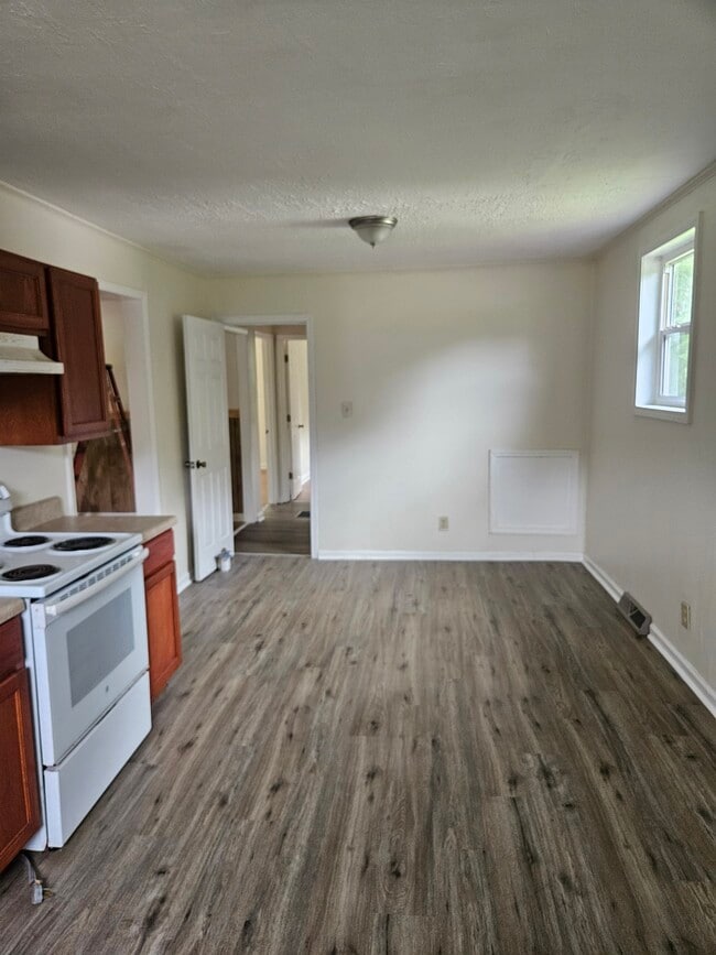 Building Photo - 305 Scott Town Dr