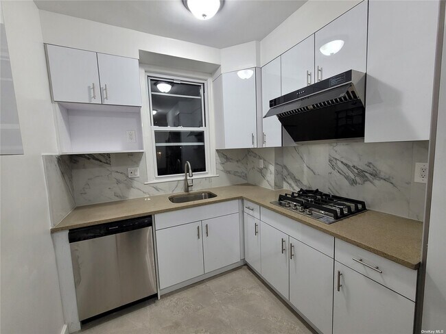 Building Photo - 45-18-45157 157th St