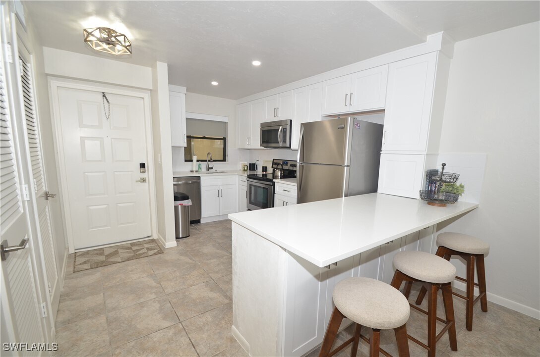 Primary Photo - 271 Southbay Dr