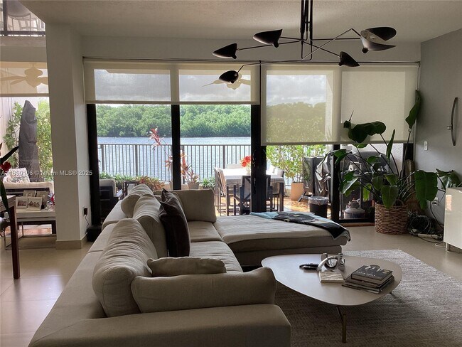 Foto del edificio - 460 Poinciana Island Dr