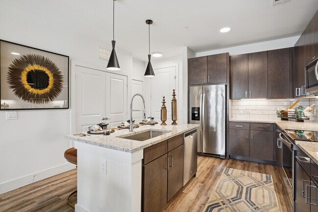 Building Photo - Avalon Castle Hills