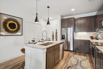 Building Photo - Avalon Castle Hills