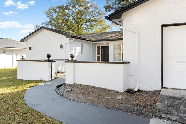 Foto del edificio - 621 Ashberry Ln