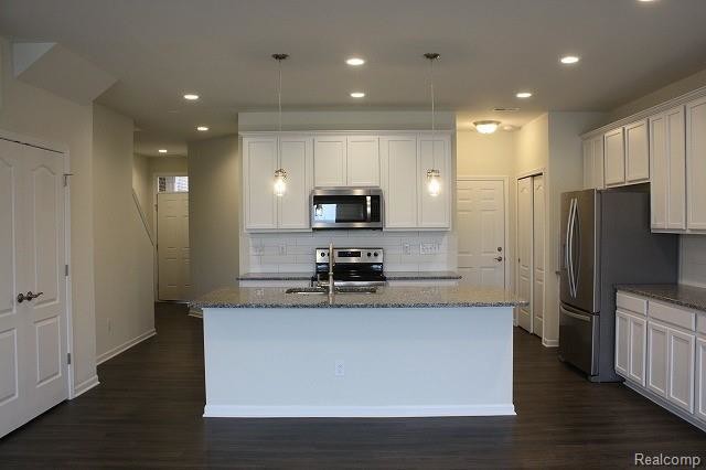Building Photo - 43582 Chancellor Ln