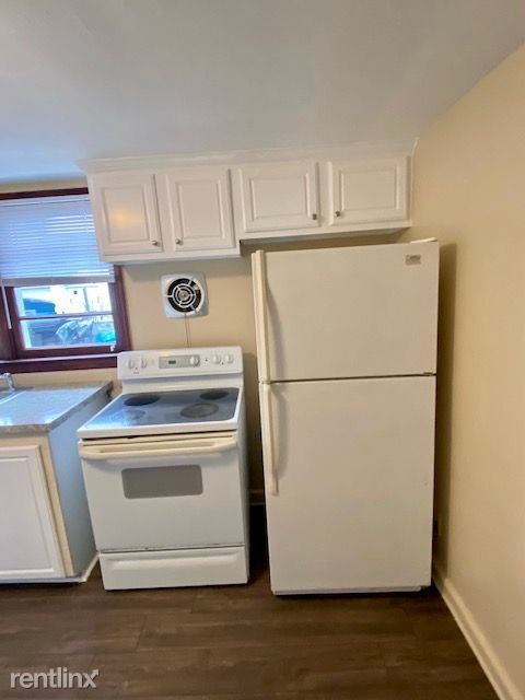 Building Photo - 2 br, 1 bath Duplex - 6 Jackson St  1 BA A...