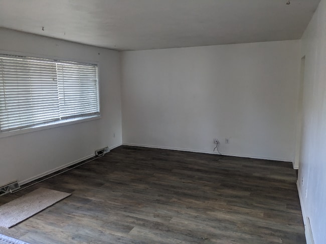 Building Photo - 1040 Ponderosa Dr