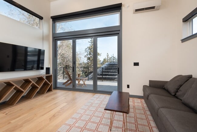 Foto del edificio - 919 NW Roanoke Ave